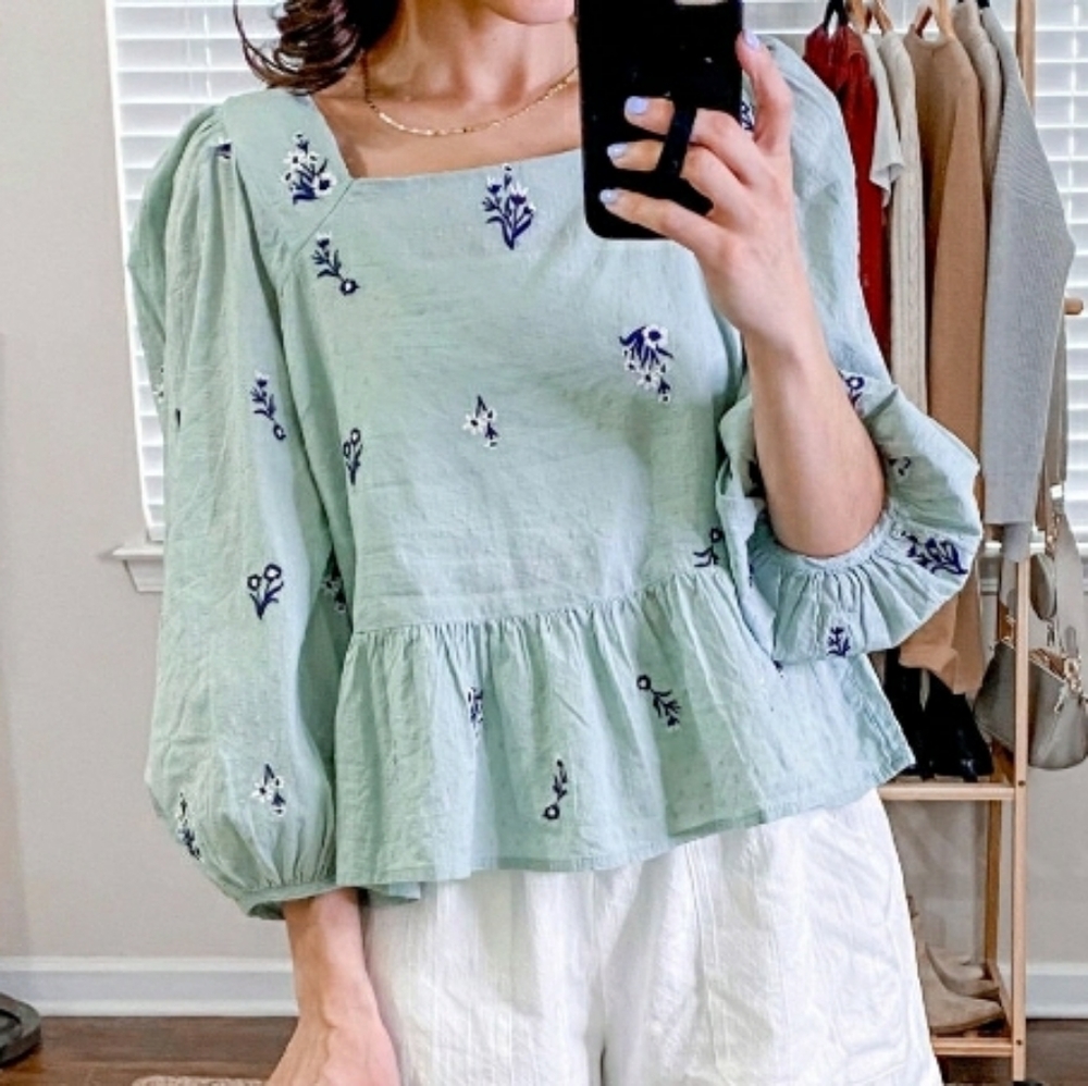 NWT Balloon sleeve embroidered flowers blouse top shirt universal threads XXL